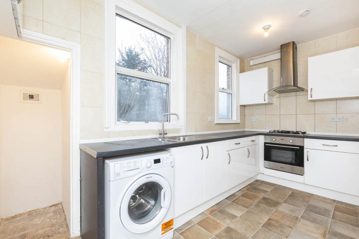 Large Apartment In Purpose Built Block Broadfield House, Broadhurst Gardens, West Hampstead